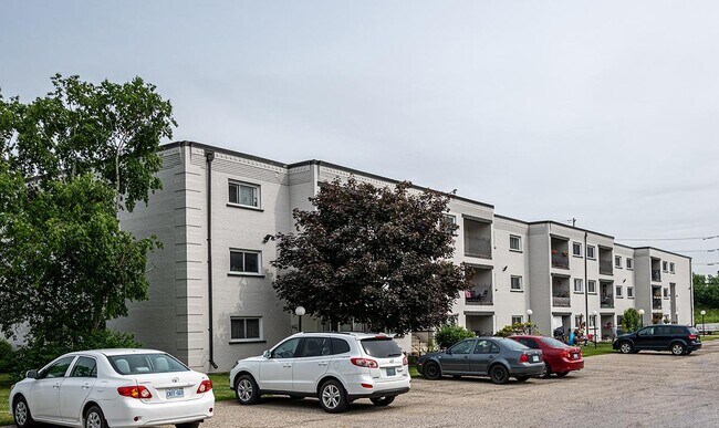 Photo - 500 Glenelm Cres