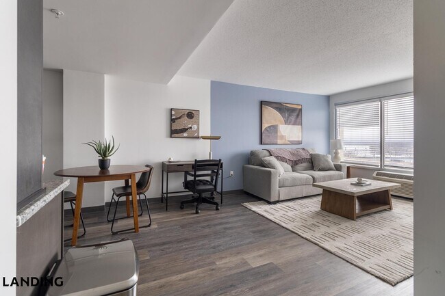 Photo - 50 Morgan St N Unidad 1005