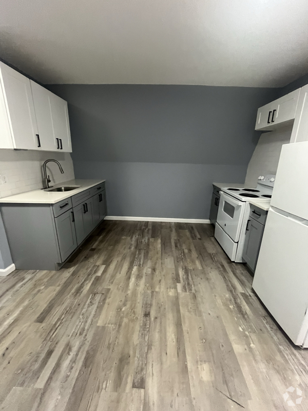 Building Photo - 76 Ellis Ave Rental