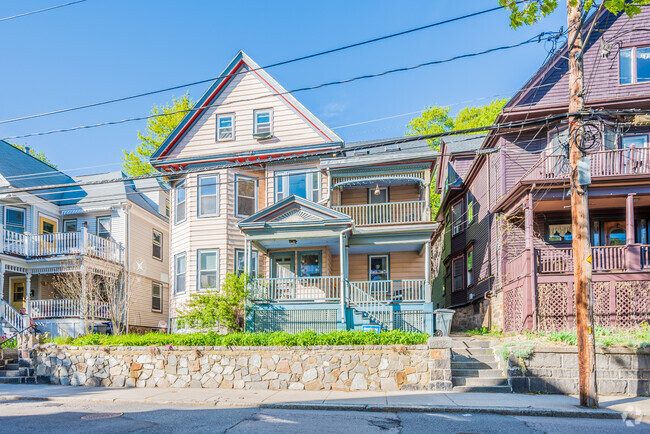 Building Photo - 26 Boylston St Unit 2 Rental