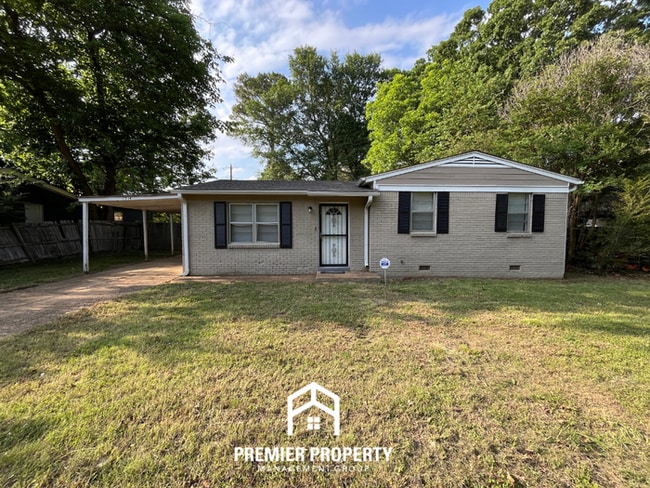 Building Photo - Charming 3BR/1BA in Whitehaven | Vaulted Ceilings, Fireplace & Large Fenced Yard