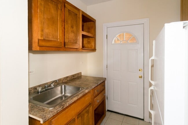 Photo - 629 W Barry Ave Unidad W2