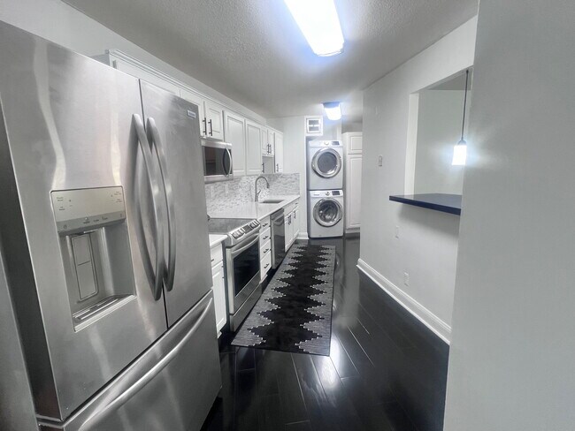 Photo - 309 Yoakum Pkwy Unit 410