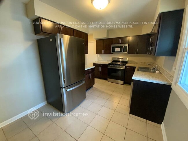 Photo - 906 E Sayles Dr