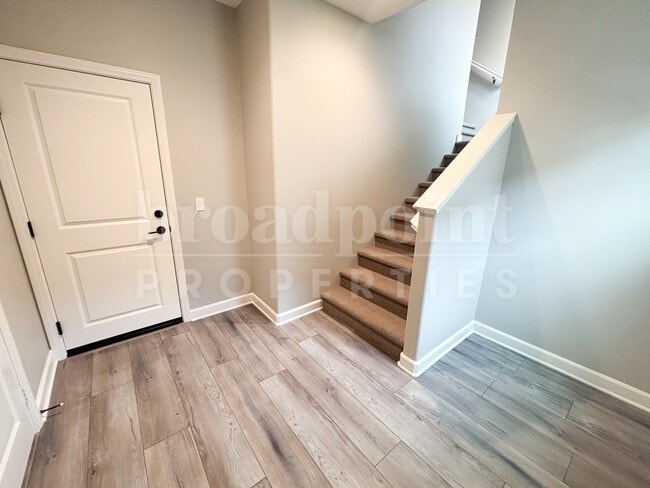 Photo - 893 Slate St