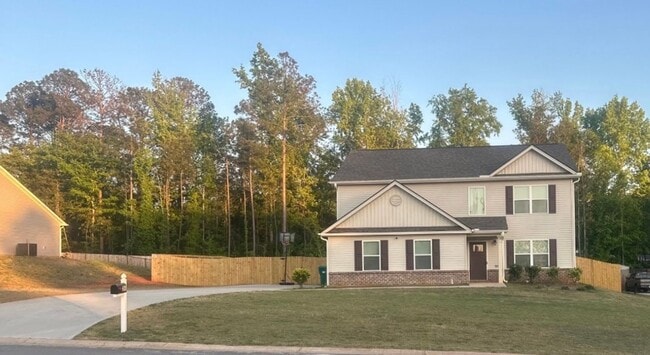 Photo - 4BR/2.5BA | Newly Renovated Single Family Home | Fully Fenced Backyard| In  Milledgeville!
