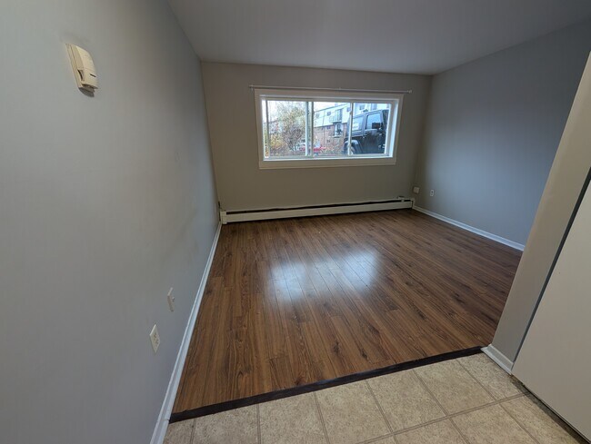 Photo - Comfortable 1-Bedroom Apartment – Heat & H... Unit 0005