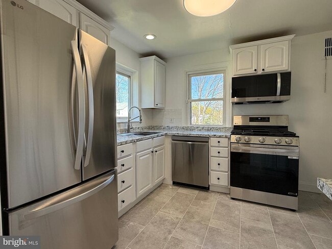 Building Photo - 6134 Marglenn Ave Rental