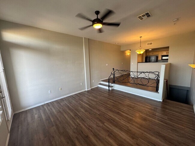Photo - 2 Bedroom - 2 Bath - Garage - 940 Sq. Ft. Condo Tempe Town Lake Condos