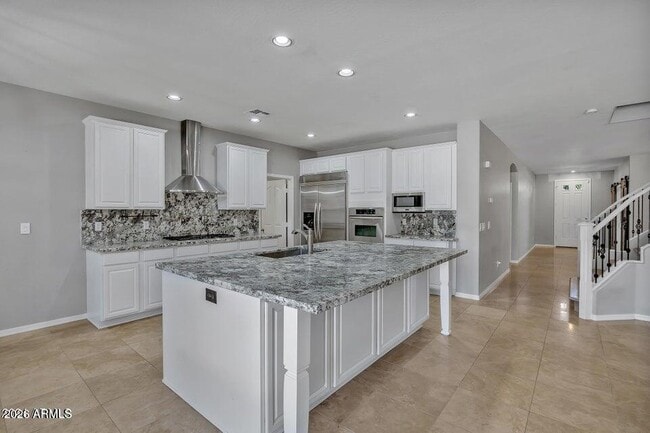 2717 E Teakwood Pl