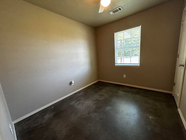 Photo - 603 Carson Rd