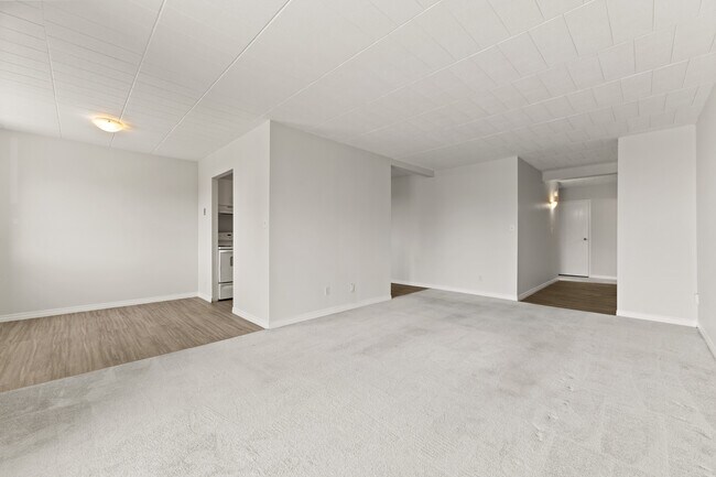 Photo - Marine Court Apartments