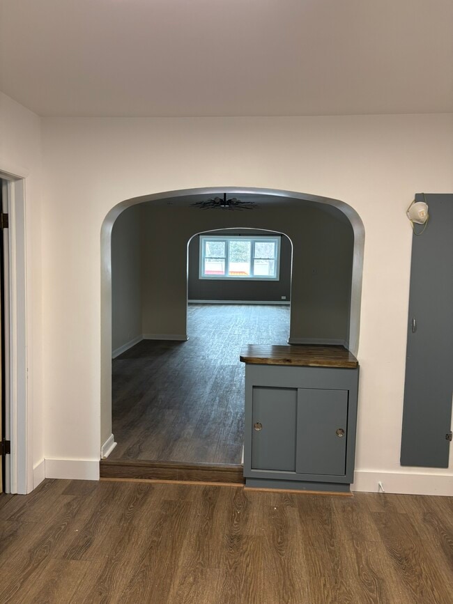 Building Photo - 649 Central Ave Unit Jester's  1