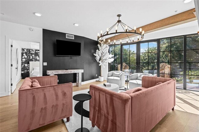 Photo - 346 Peters St SW Unit 301