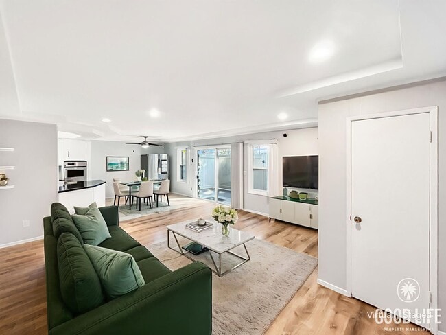 Building Photo - Stunning 2BD/2BA W/ Updated Kitchen, A/C, and Reserved Parking in La Mesa!