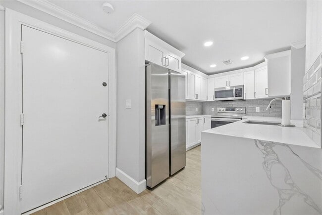 Photo - 4141 Bayshore Blvd Unit 306