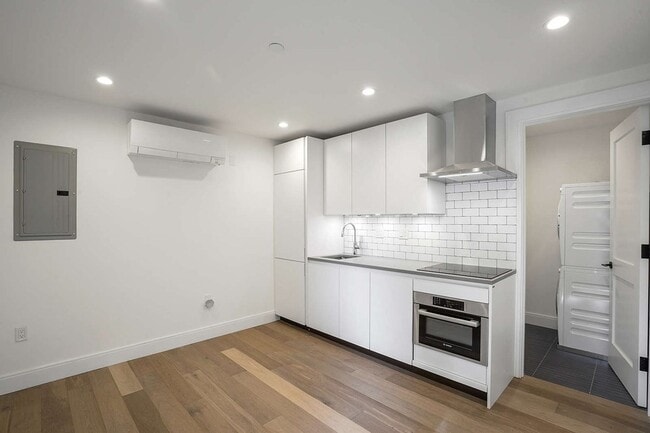 Building Photo - 72 Beacon St Unit A