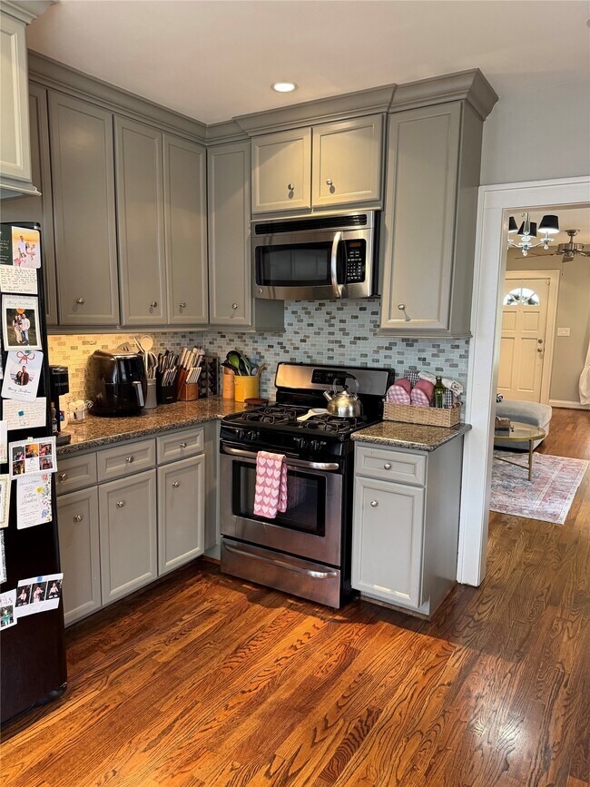 Photo - 307 E 28th St