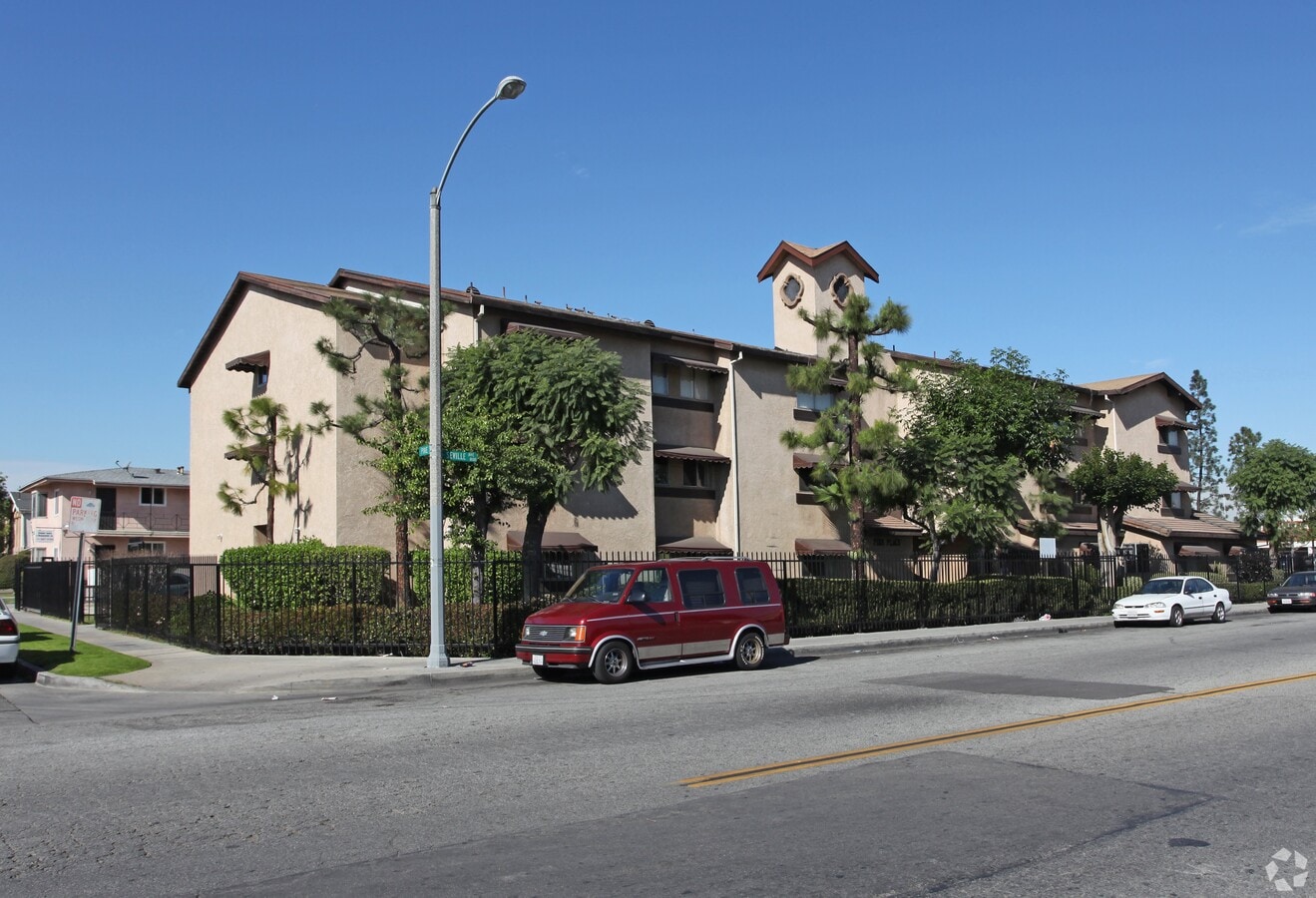 Photo - Pine Place Apts