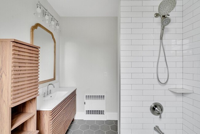 Photo - 1485 Beacon St Unidad 2