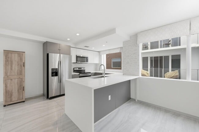 Photo - 714 NE 14th Ave Unidad 3 Bedroom Condo for Rent