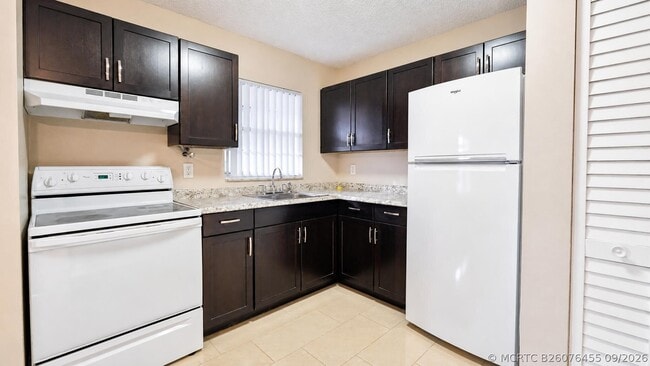 416 Lakeside Dr