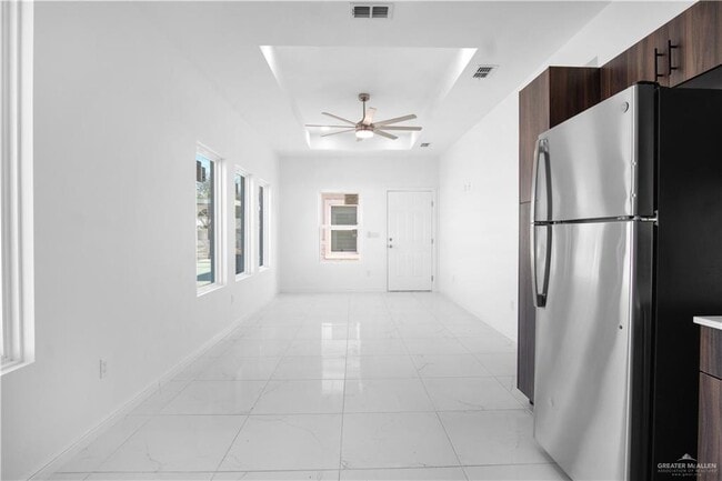 Building Photo - 18 Vision St Unit B