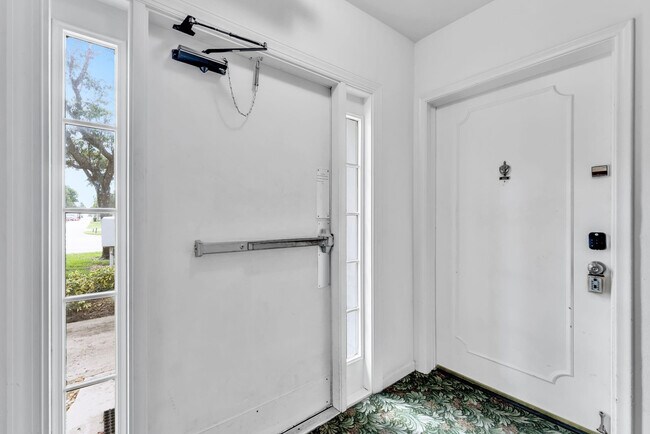 Photo - 1821 NE 62nd St Unidad 301