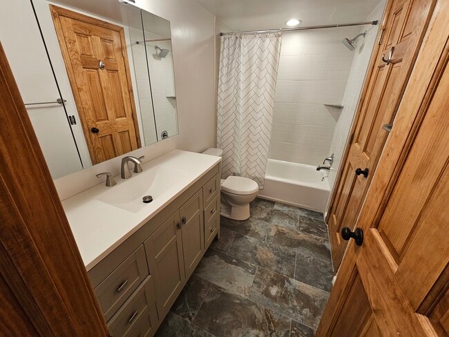 Photo - 808 Jones Dr