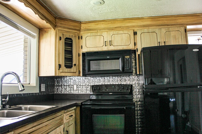 Photo - 697 N 1020 E