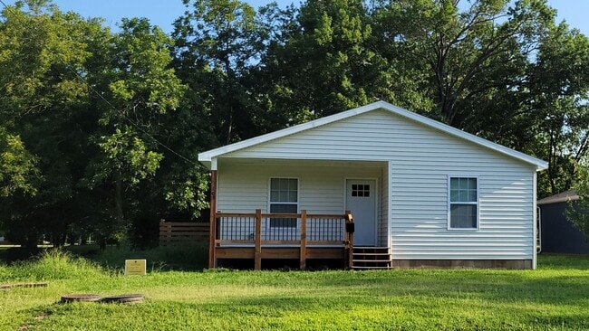 Stunning 3 Bedroom/2 Bath Home in Frontenac! - Stunning 3 Bedroom/2 Bath Home in Frontenac!