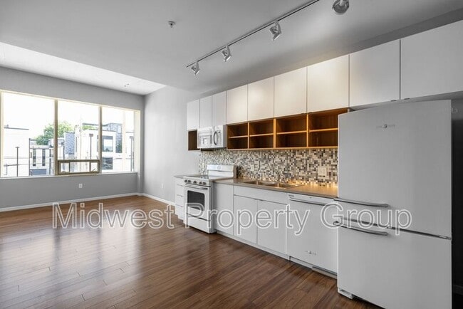 Photo - 4100 Lindell Blvd