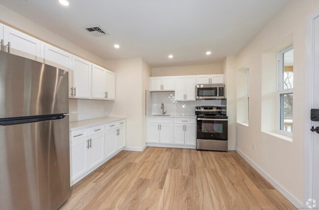 Photo - 141 Bridge St Unidad Apt. C