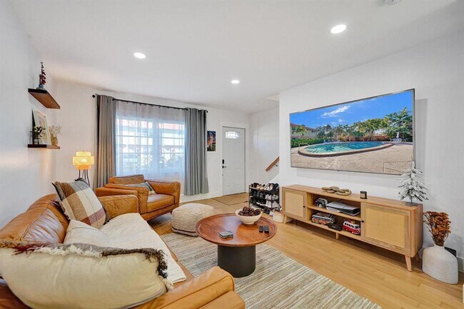 Photo - 120 NE 20th Ct