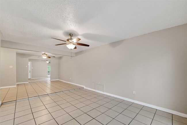 Photo - 4326 Howcher St