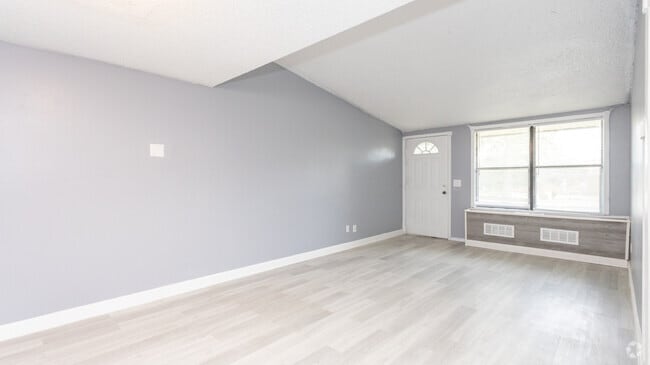 1 BR, 1 BA - 580 SF