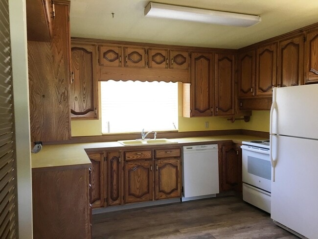 Photo - 4 bed - 2 bath Charming single family home walking distance to everything!