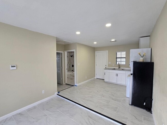 Photo - 8703 Berndale St