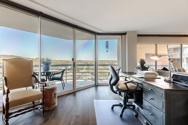 Photo - 1006 Guadalupe St