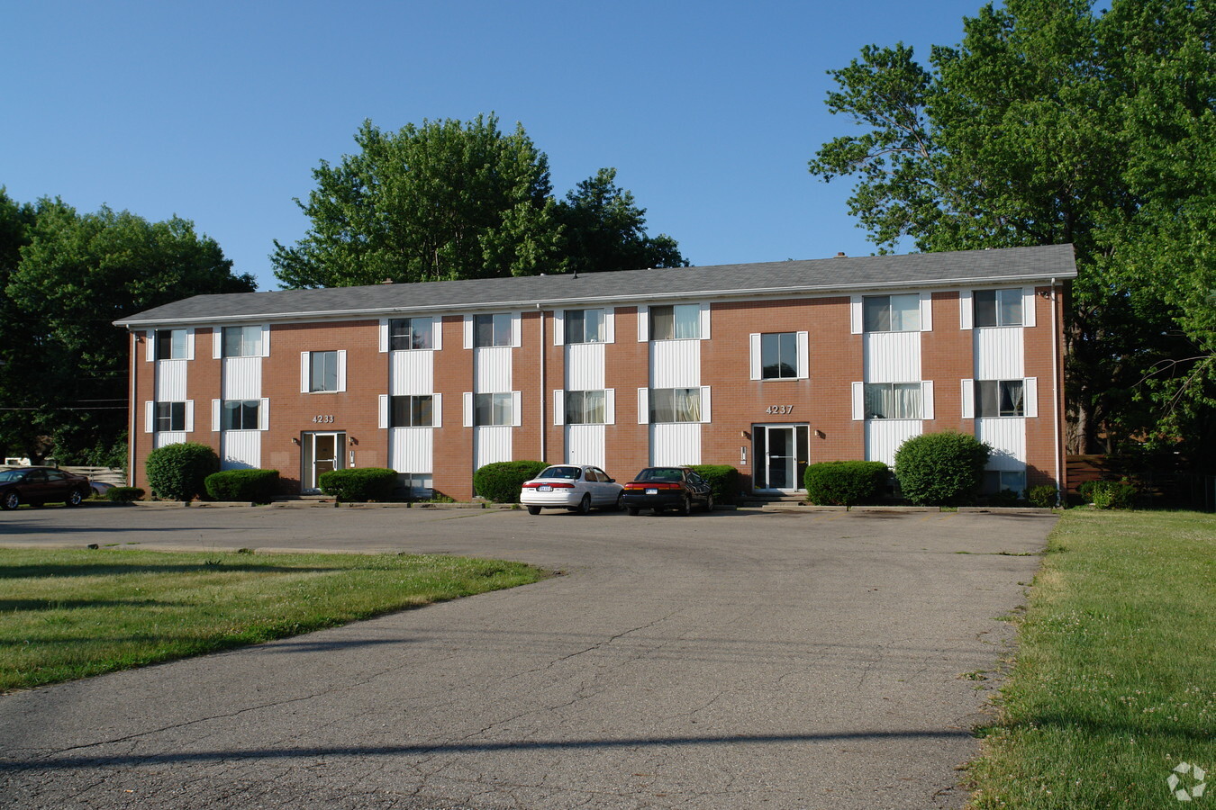 Fairlane Apartments - Fairlane Apartments