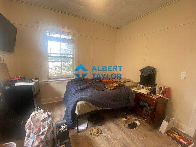 Photo - 18 Sawyer Ter