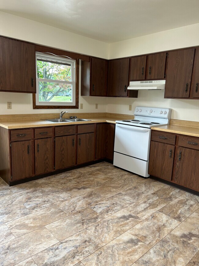 4030 W 38th St Townhome Townhome Rental in Erie PA