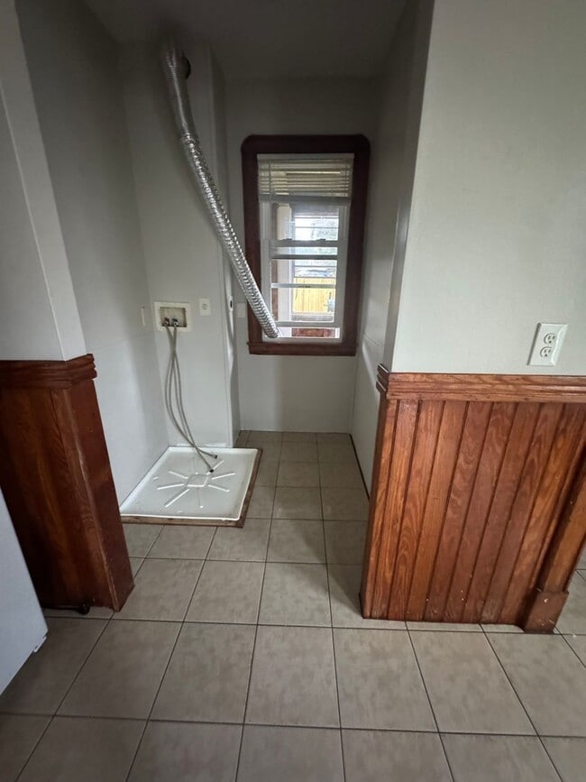 Photo - 64-66 Ames Ave Unidad 64 First Floor