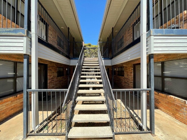 Building Photo - 2202 15th St