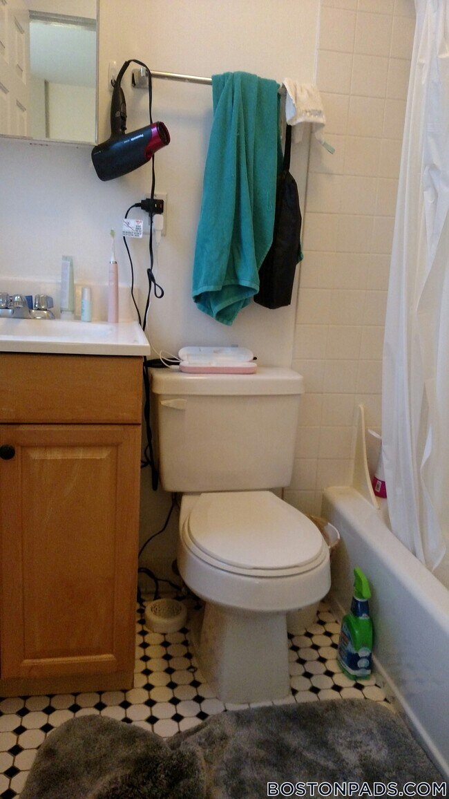 Photo - 833 Beacon St Unidad 205