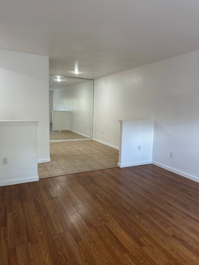 Photo - 54TH ST - Beautiful 1/1 Condo w Patio, Stainless Kitchen, Near SDSU! Unidad 117