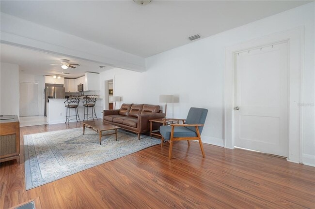 Photo - 207 W Hiawatha St