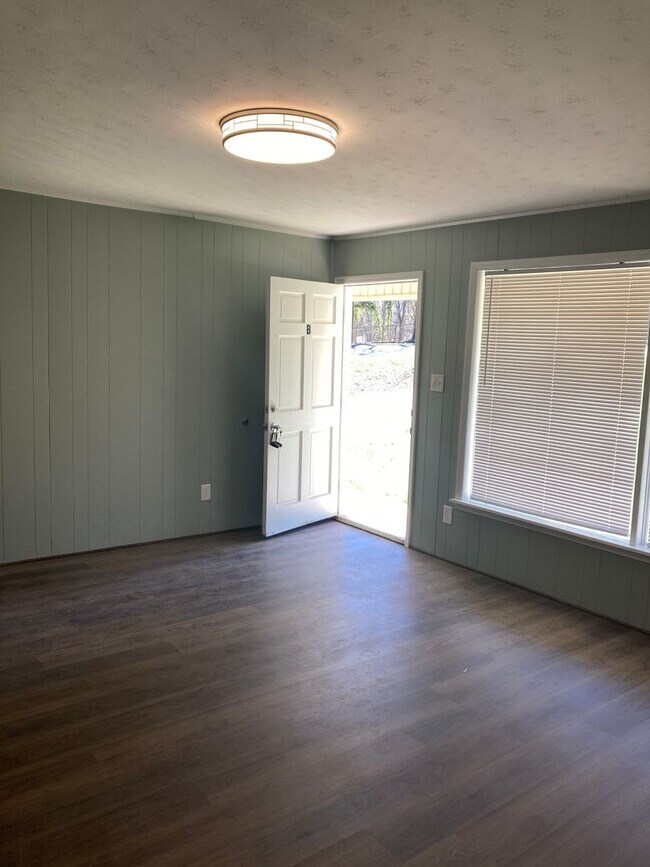 Photo - 915 W 56th St Unidad 915 West 56th Street- B