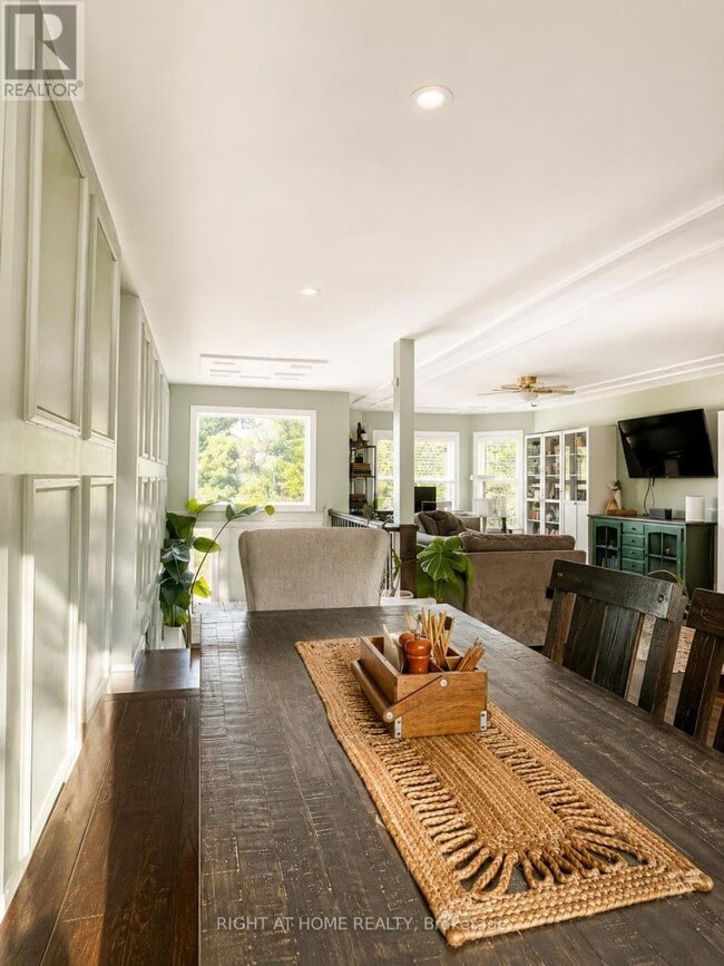 Photo - 2610 Leonard St