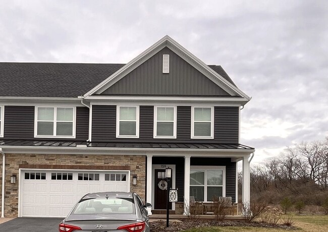 Photo - 4 Bedroom, 3.5 Bathroom Townhouse